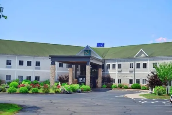 Photo 1 - Quality Inn & Suites Middletown - Newport