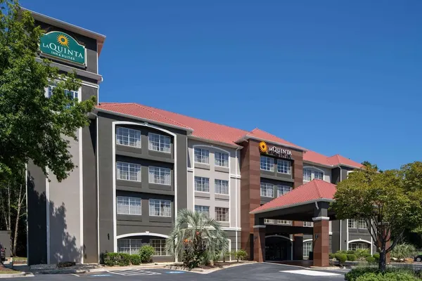 Photo 1 - La Quinta Inn & Suites by Wyndham Atlanta Stockbridge