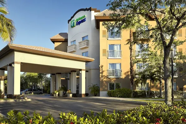 Photo 1 - Holiday Inn Express & Suites Naples Downtown - 5th Avenue, an IHG Hotel