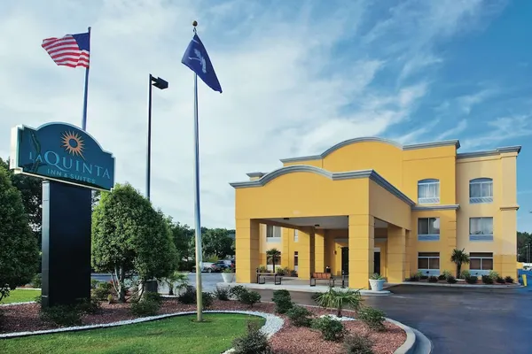 Photo 1 - La Quinta Inn & Suites by Wyndham Florence