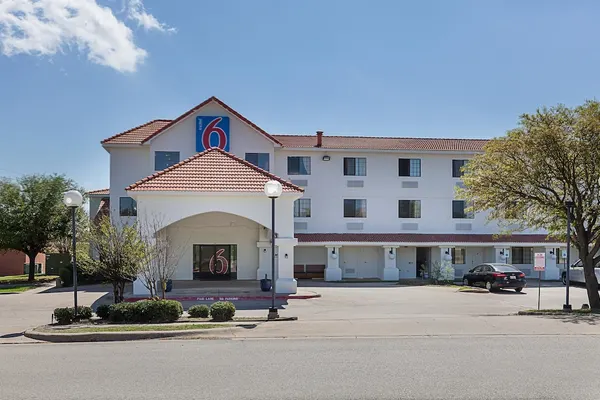 Photo 1 - Motel 6 Bedford, TX - Fort Worth