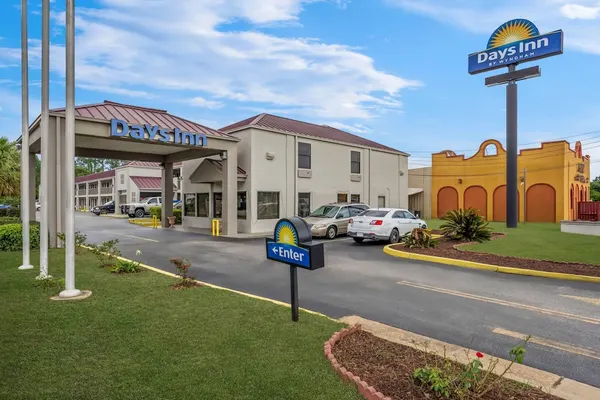 Photo 1 - Days Inn by Wyndham Bainbridge