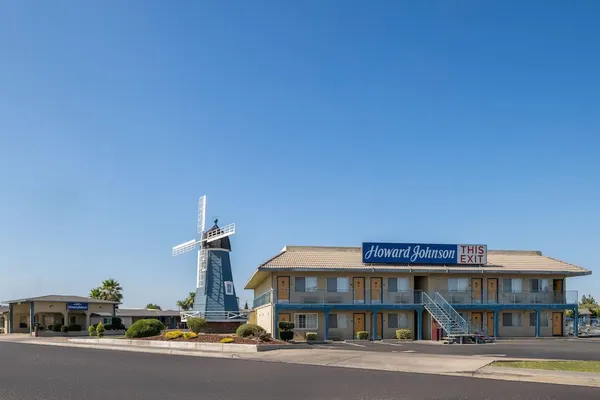 Photo 1 - Howard Johnson by Wyndham Modesto Ceres