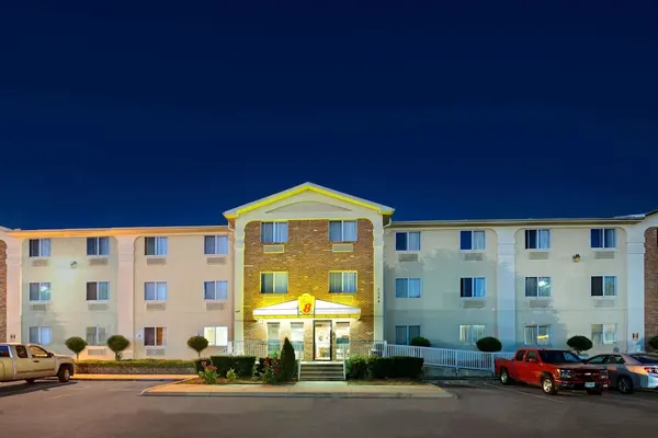 Photo 1 - Super 8 by Wyndham Plano/Dallas Area