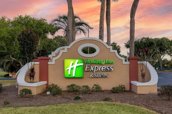 Photo 1 - Holiday Inn Express Hotel & Suites The Villages by IHG