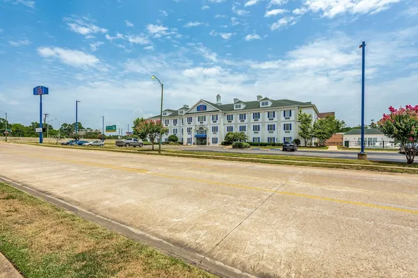 Photo 1 - Motel 6 Shreveport, LA