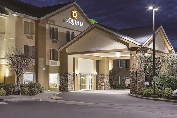 Photo 1 - La Quinta Inn & Suites by Wyndham Central Point - Medford