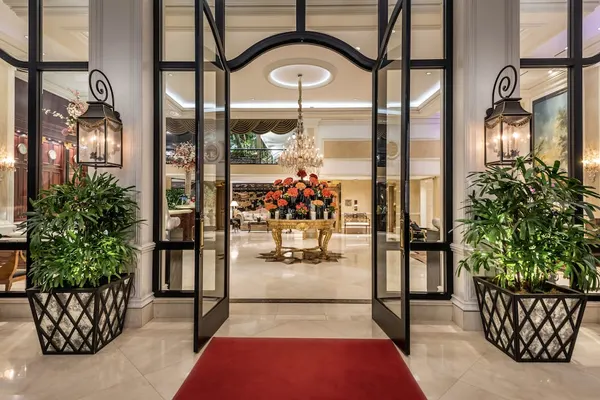 Photo 1 - Beverly Hills Plaza Hotel & Spa