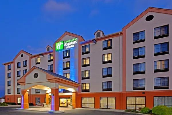 Photo 1 - Holiday Inn Express Hotel & Suites Meadowlands Area by IHG