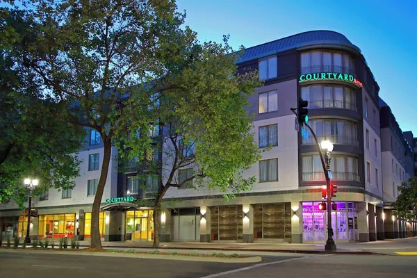 Photo 1 - Courtyard by Marriott Oakland Downtown