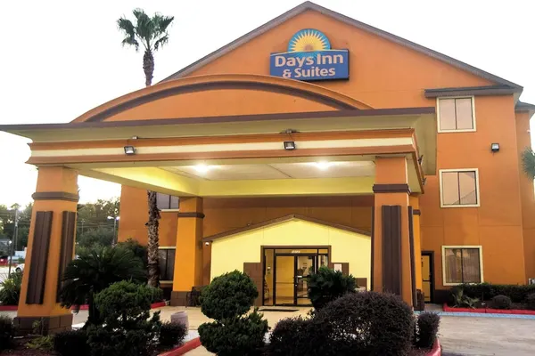 Photo 1 - Days Inn & Suites by Wyndham Houston North/Aldine
