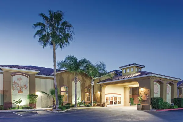 Photo 1 - La Quinta Inn & Suites by Wyndham Los Banos