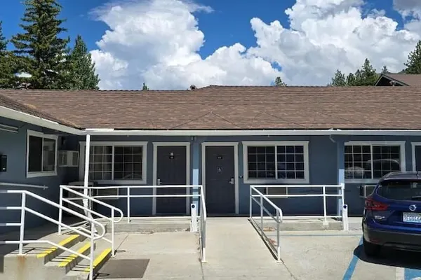 Photo 1 - Bluebird Day Inn & Suites