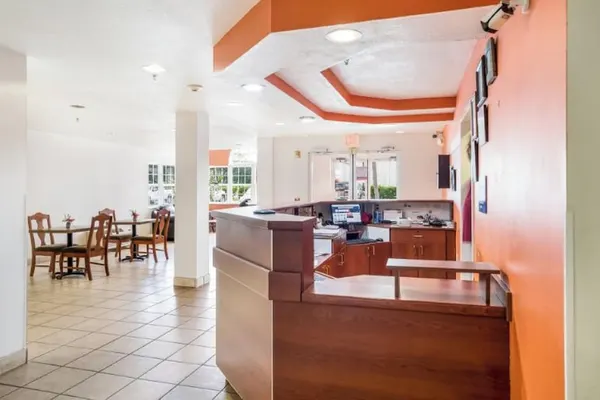 Photo 1 - Golden Isles Inn & Suites Brunswick South