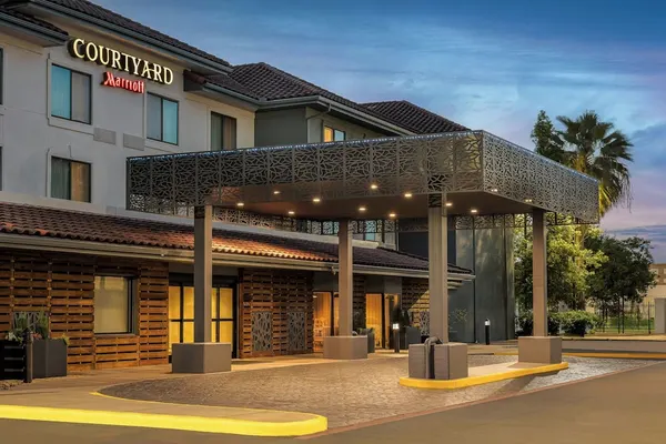 Photo 1 - Courtyard by Marriott Houston Rice University