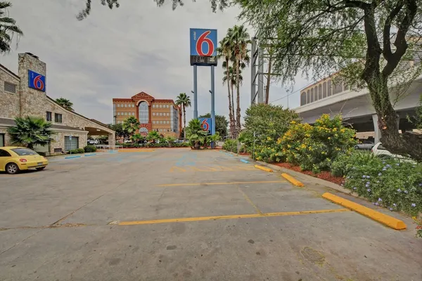 Photo 1 - Motel 6 San Antonio, TX - Downtown - Market Square