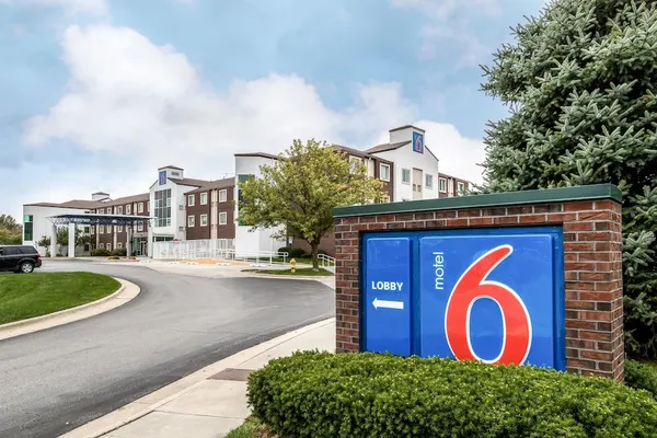 Photo 1 - Motel 6 West Des Moines, IA