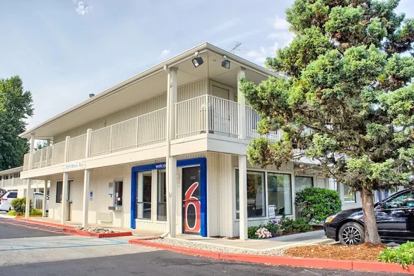 Photo 1 - Motel 6 Seattle, WA - South