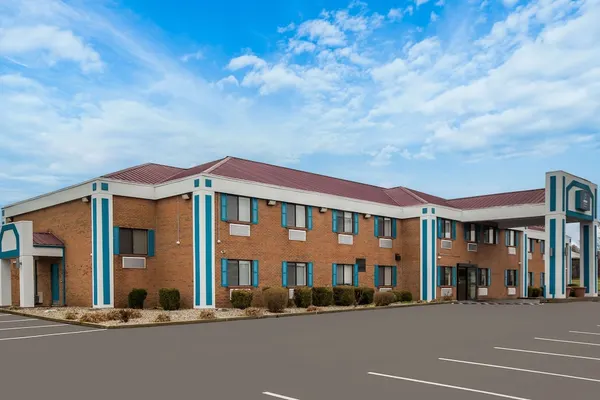 Photo 1 - Clarion Pointe Harrodsburg-Danville