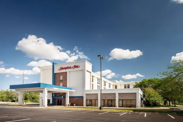 Photo 1 - Hampton Inn Kansas City/Shawnee Mission