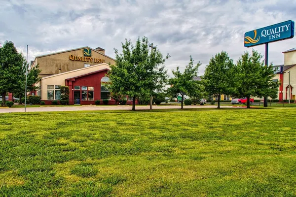 Photo 1 - Quality Inn Moore - Oklahoma City