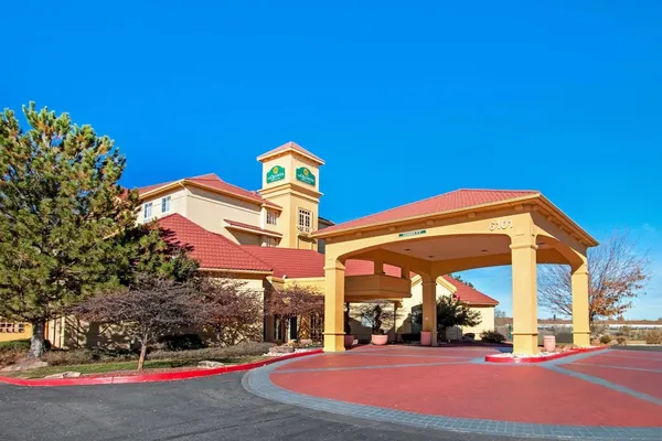 Photo 1 - La Quinta Inn & Suites by Wyndham Albuquerque West