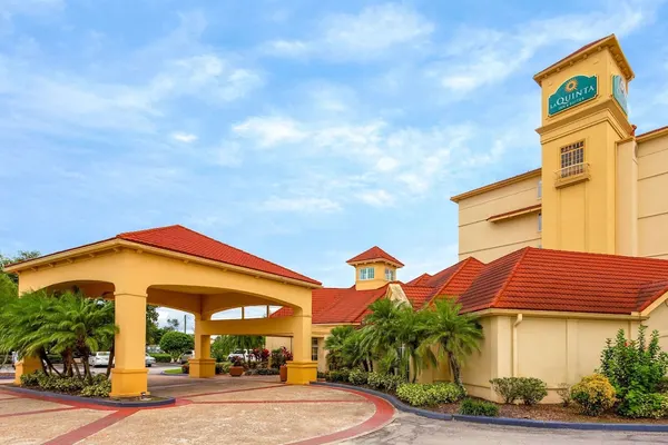 Photo 1 - La Quinta Inn & Suites by Wyndham Lakeland West