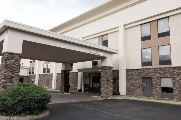 Photo 1 - Hampton Inn Kent/Akron Area