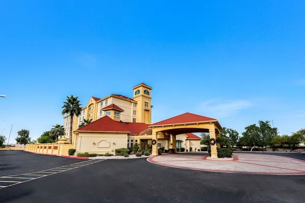 Photo 1 - La Quinta Inn & Suites by Wyndham Mesa Superstition Springs