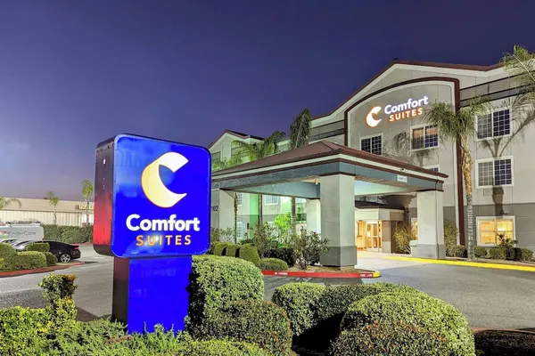 Photo 1 - Comfort Suites Fresno River Park
