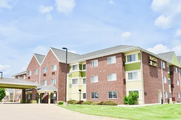 Photo 1 - MainStay Suites Cedar Rapids North - Marion