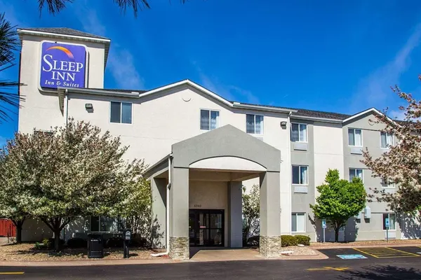 Photo 1 - Sleep Inn & Suites Davenport - Quad Cities