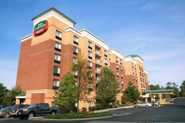 Photo 1 - Courtyard by Marriott Woburn/Boston North