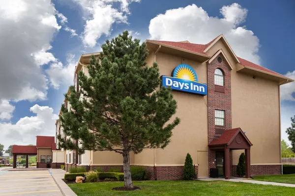 Photo 1 - Days Inn by Wyndham near Kansas Speedway