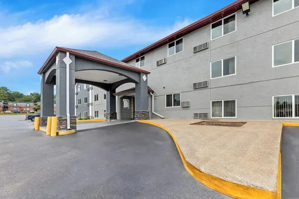 Photo 1 - Red Roof Inn Huntsville, AL