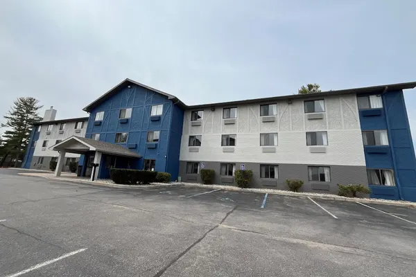 Photo 1 - Days Inn & Suites by Wyndham Traverse City