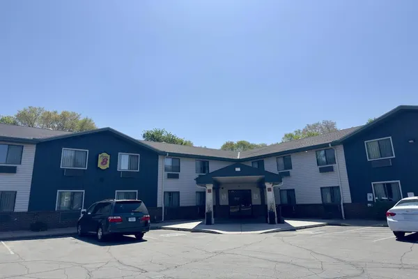 Photo 1 - Super 8 by Wyndham Shakopee