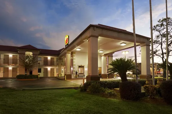 Photo 1 - Super 8 by Wyndham Baton Rouge/I-12