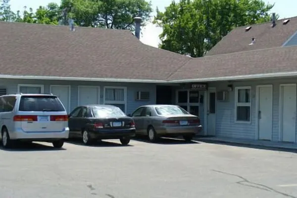 Photo 1 - Oakdale Motel