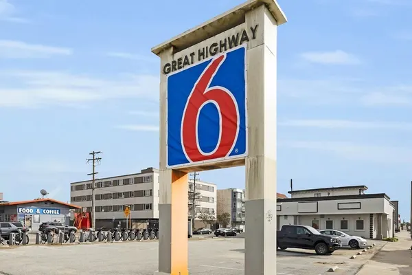 Photo 1 - Motel 6 San Francisco, CA – Great Highway