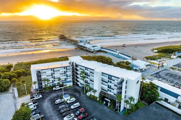 Photo 1 - La Quinta Inn & Suites by Wyndham Cocoa Beach Oceanfront