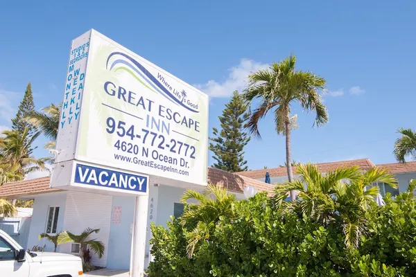 Photo 1 - Great Escape Apartments by Lowkl