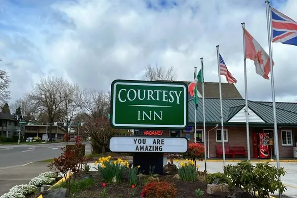 Photo 1 - Courtesy Inn Eugene Downtown
