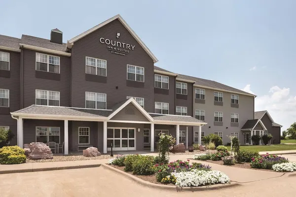 Photo 1 - Country Inn & Suites by Radisson, Pella, IA