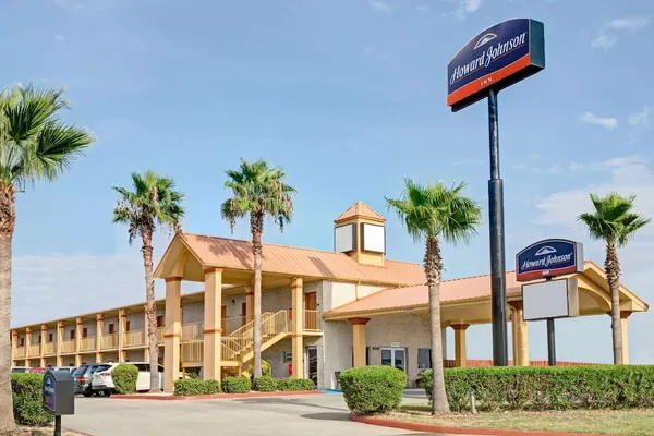 Photo 1 - Howard Johnson by Wyndham Galveston