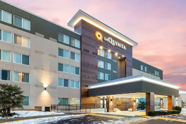 Photo 1 - La Quinta Inn by Wyndham Lynnwood