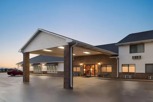 Photo 1 - Super 8 by Wyndham Bethany MO