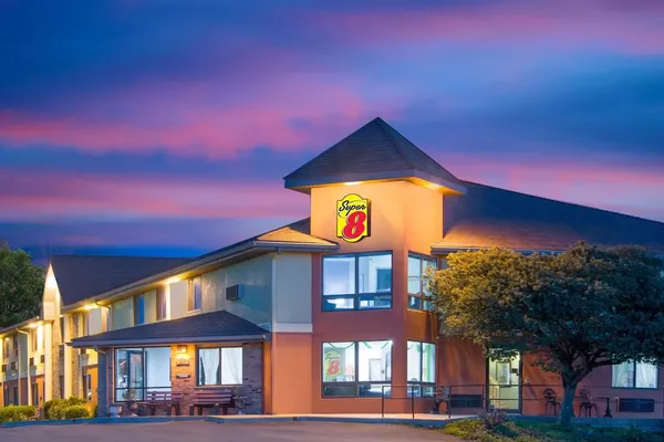 Photo 1 - Super 8 by Wyndham Toledo