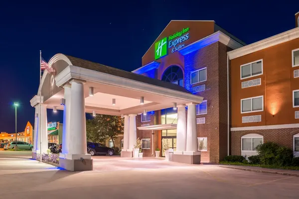 Photo 1 - Holiday Inn Express Hotel & Suites Elgin by IHG