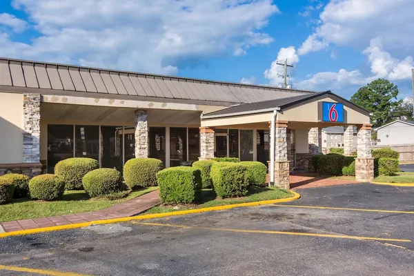 Photo 1 - Motel 6 Warner Robins, GA